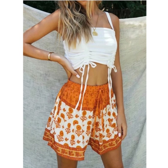 027 Boho Green Floral Gypsy Elastic Waist Shorts - Picture 2 of 8